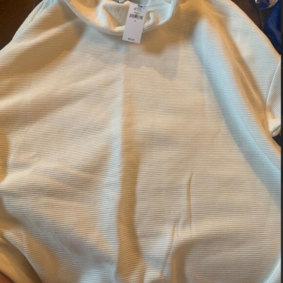 3/$30 - NWT Banana Republic Ottoman Tunic Sweatshirt in color Snow Day - Picture 3 of 3